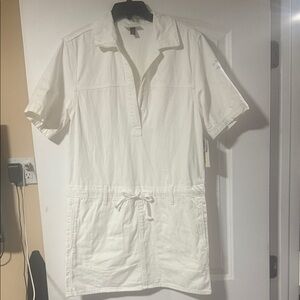 Universal Treasurers Women’s Dress Size S White weird tag, and with the damage